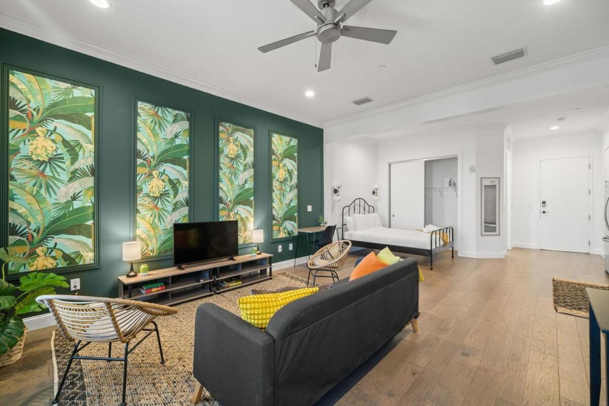 New! Sangria Suite - Upscale Ybor City Studio, Right On 7Th Ave タンパ エクステリア 写真