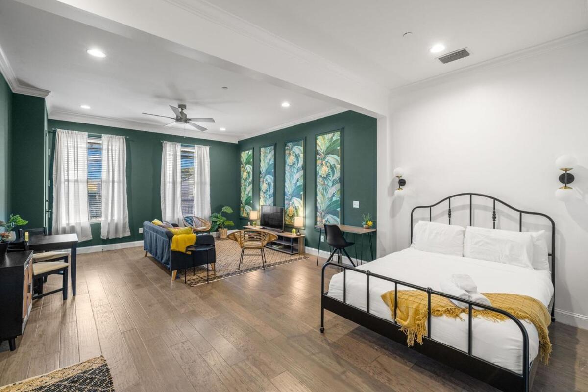 New! Sangria Suite - Upscale Ybor City Studio, Right On 7Th Ave タンパ エクステリア 写真