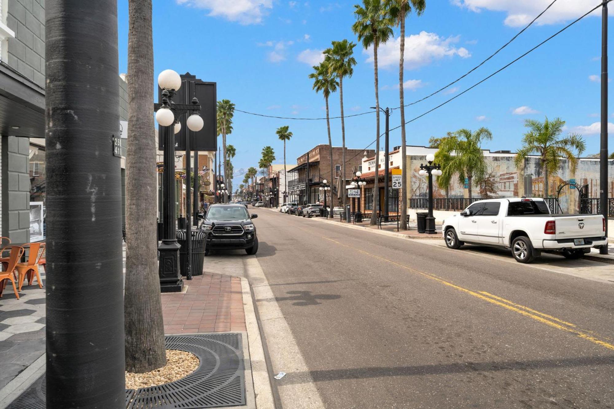 New! Sangria Suite - Upscale Ybor City Studio, Right On 7Th Ave タンパ エクステリア 写真