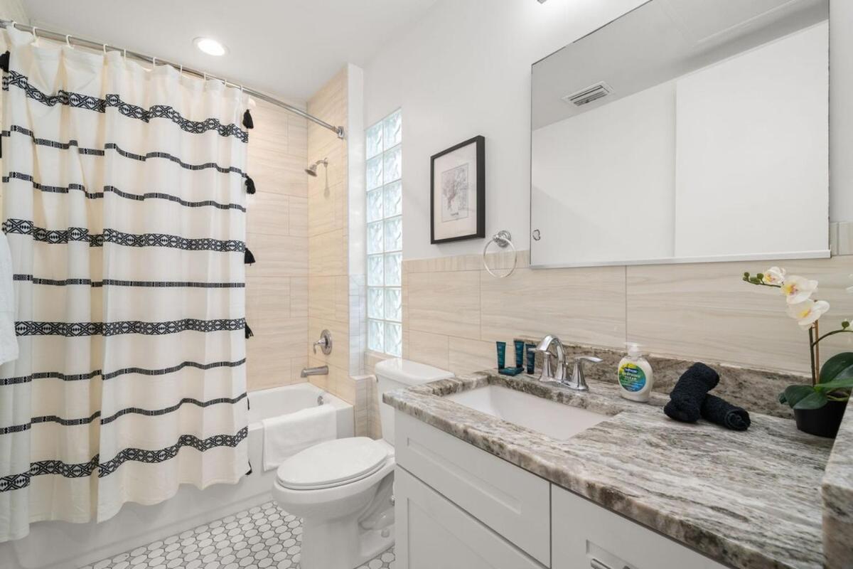 New! Sangria Suite - Upscale Ybor City Studio, Right On 7Th Ave タンパ エクステリア 写真
